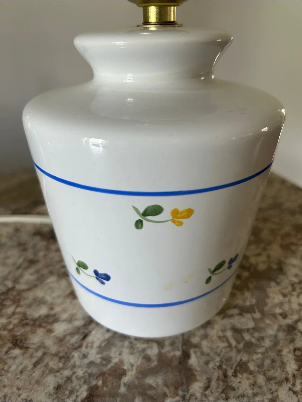 Vintage White Ceramic Floral Accent Table Lamp no shade made in Taiwan.